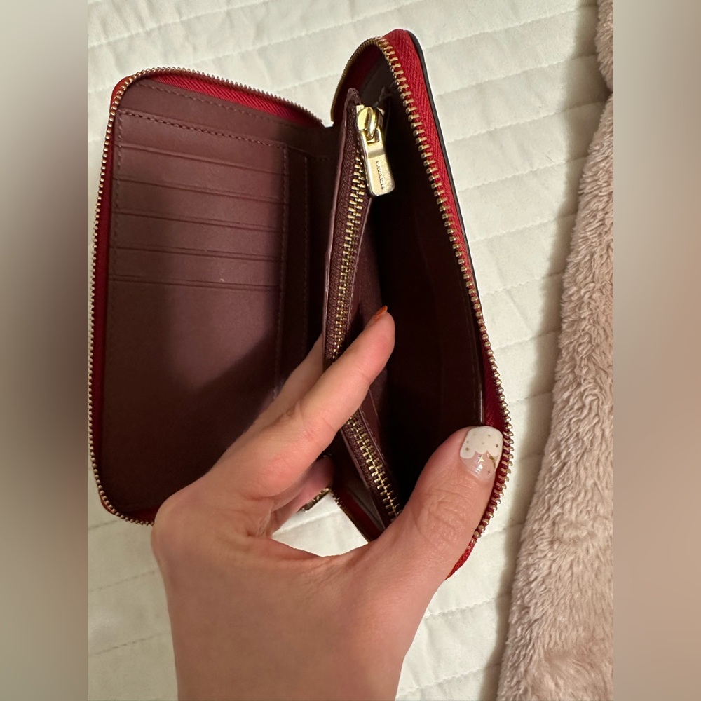 Coach Medium Zip Wallet in Red Pebbled Leather - Picture 5 of 6